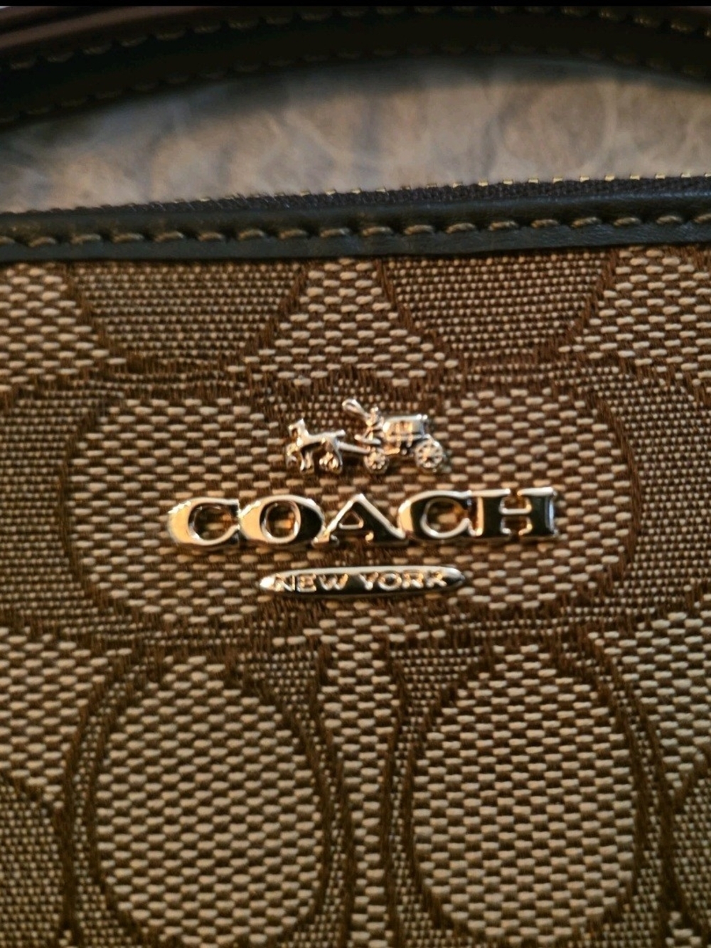 *NEW* Coach Corner Zip Wristlet In Signature Canvas Brown/Khaki F58033 - Picture 4 of 13
